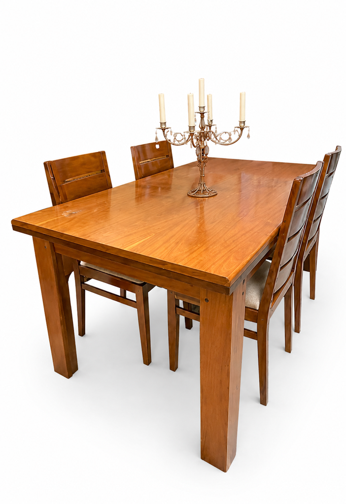 MESA DE MADERA + 4 SILLLAS