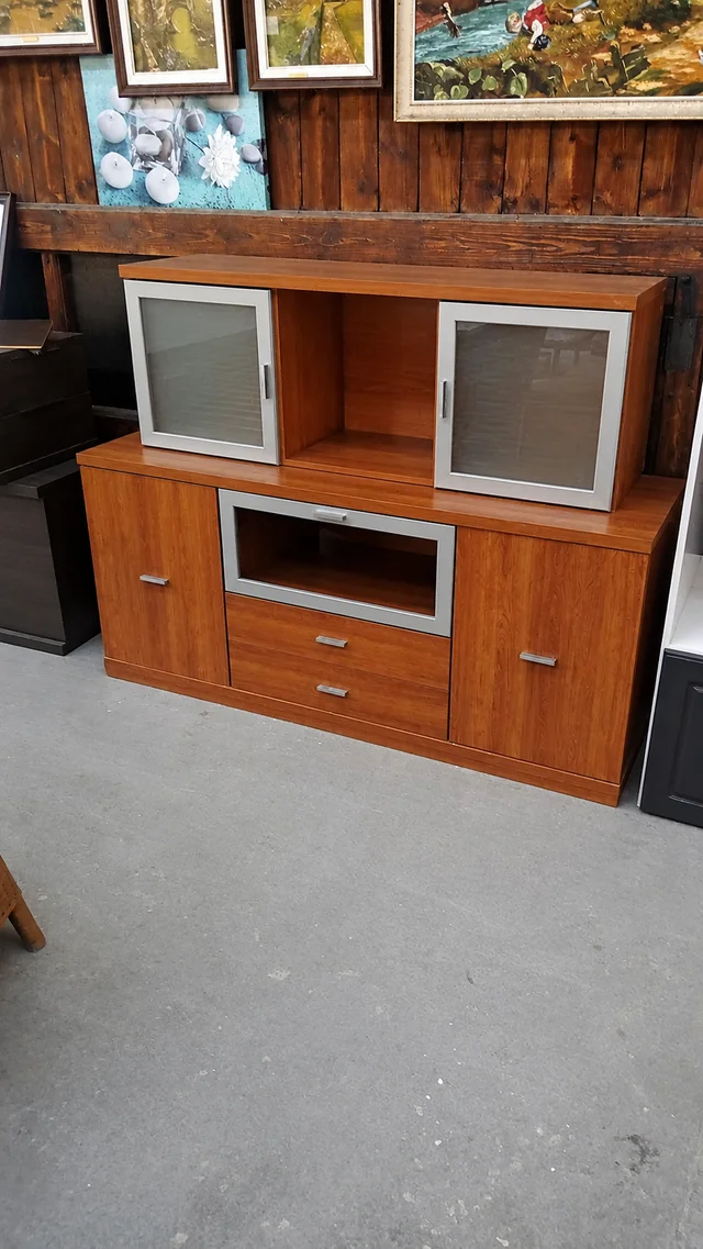 MUEBLE DE SALÓN DE MADERA Y CRISTAL